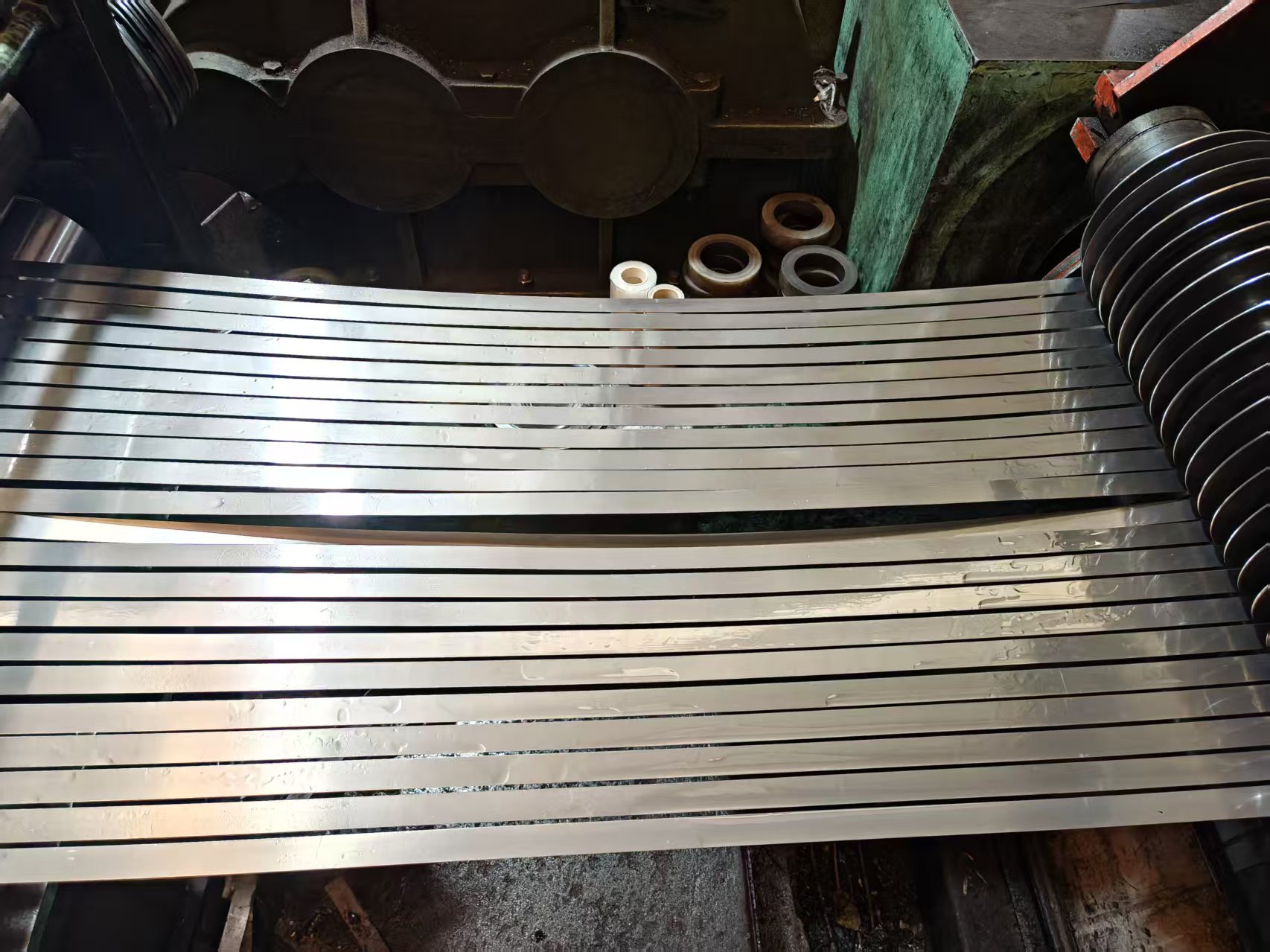 Spring steel strip